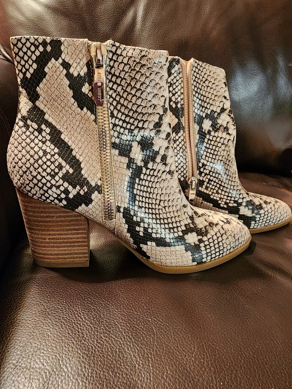 Nine West Faux Snakeskin Bootie NWOT SIZE 7.5M Block Wood Heel